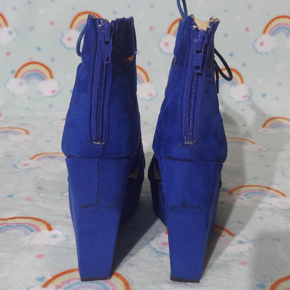 Shoes - Picture 3 of 4